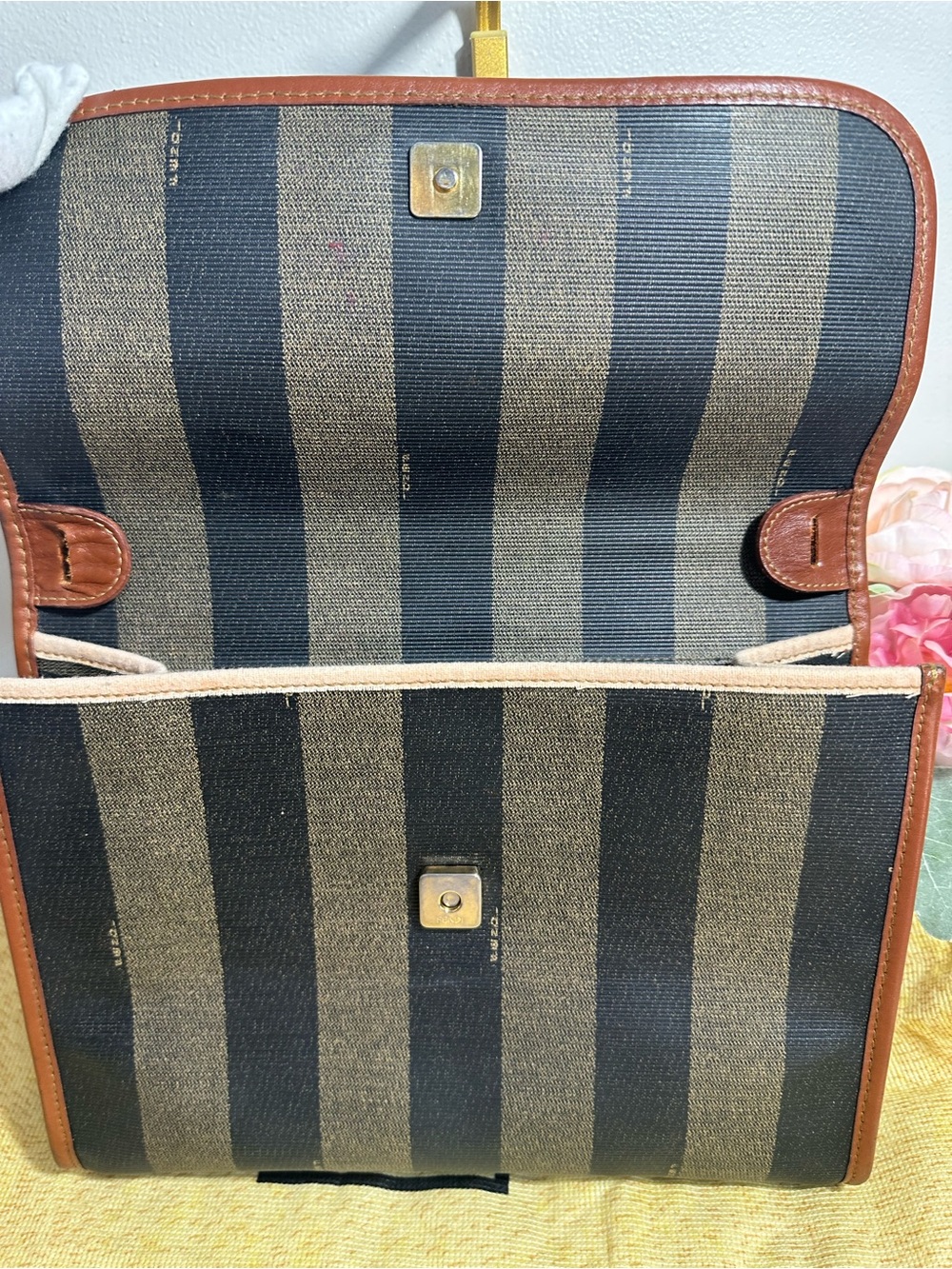 Vintage FENDI crossbody bag - Picture 3 of 15